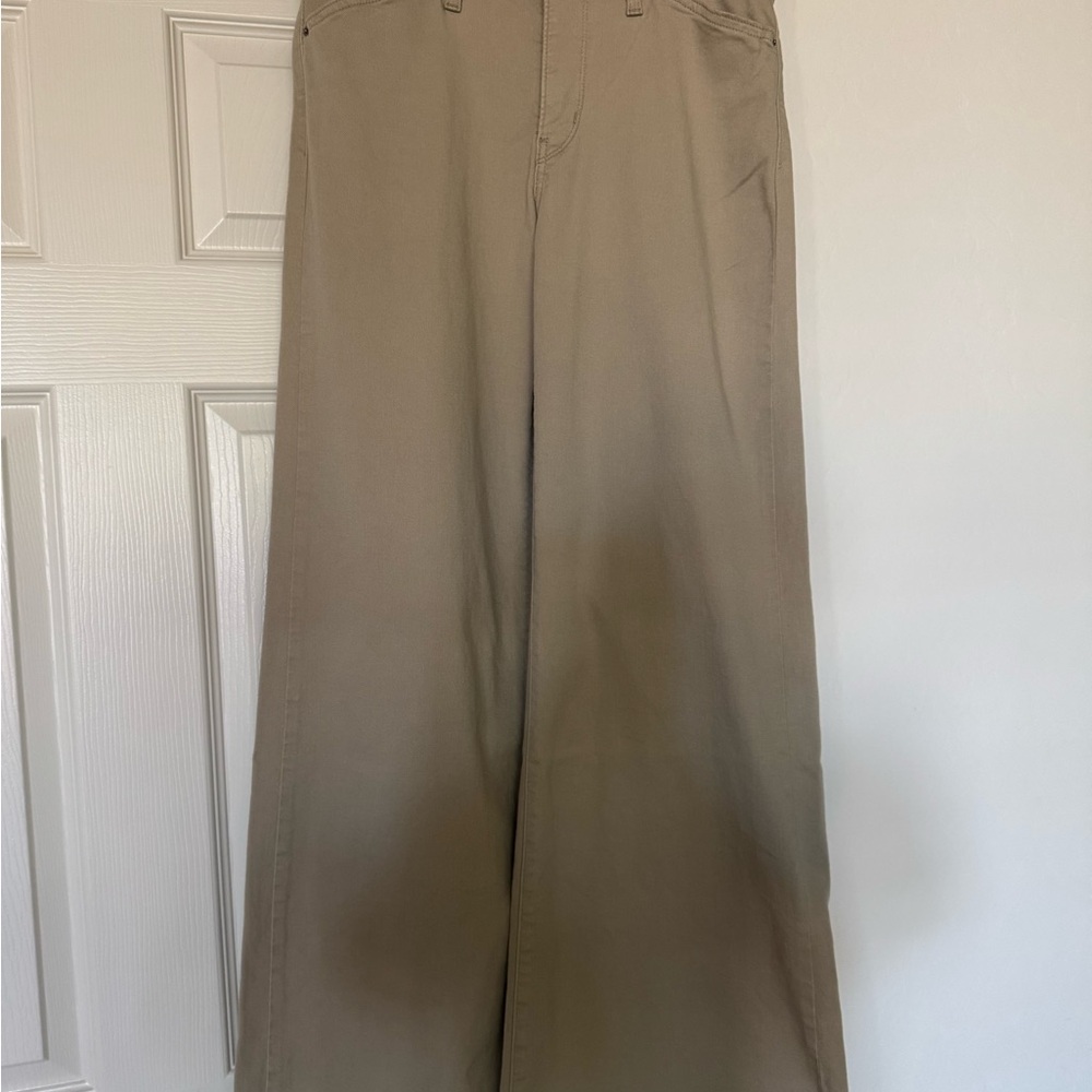 NWT LEVI’S 318 SHAPING NOTCH BACK WIDE LEG WOMEN'S JEANS BEIGE 29x32